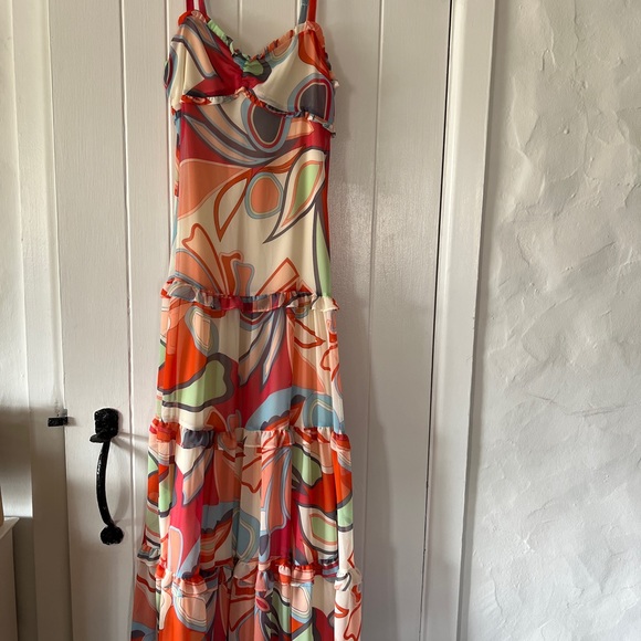 Dresses & Skirts - Never been worn - beautiful and colorful maxi dress with tag still on.